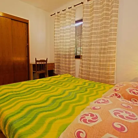 Cozy In With Terrace Apartment Peroj